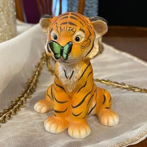 Vintage Eva Dalberg 1981 Surprise porcelain tiger with butterfly on nose